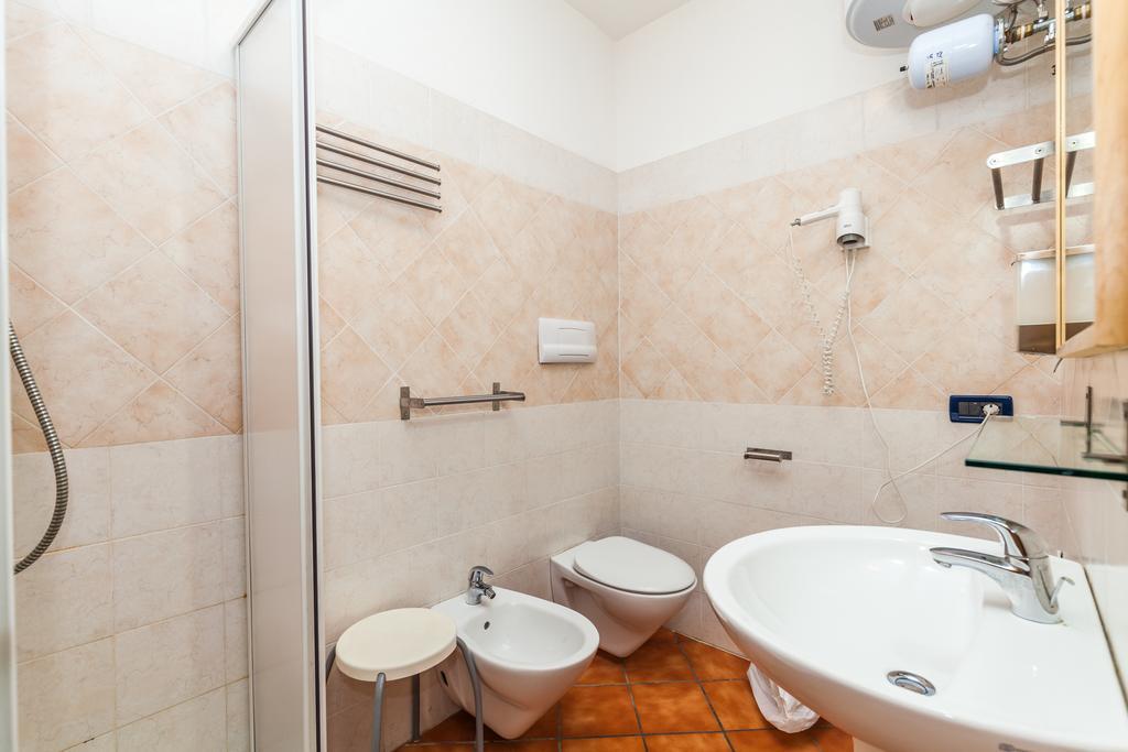 Hotel Residence Hibiscus Ла Калета Екстериор снимка