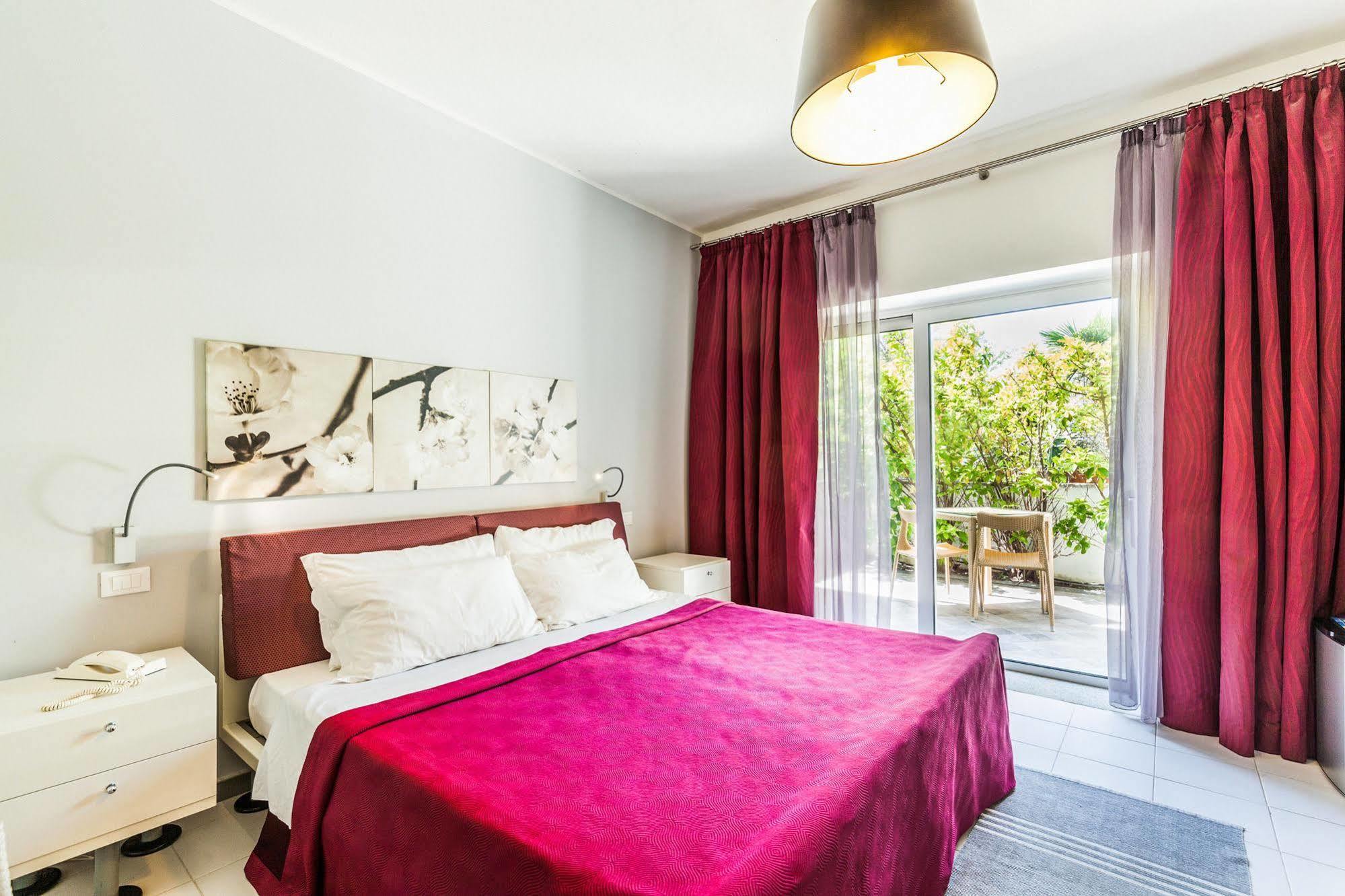 Hotel Residence Hibiscus Ла Калета Екстериор снимка
