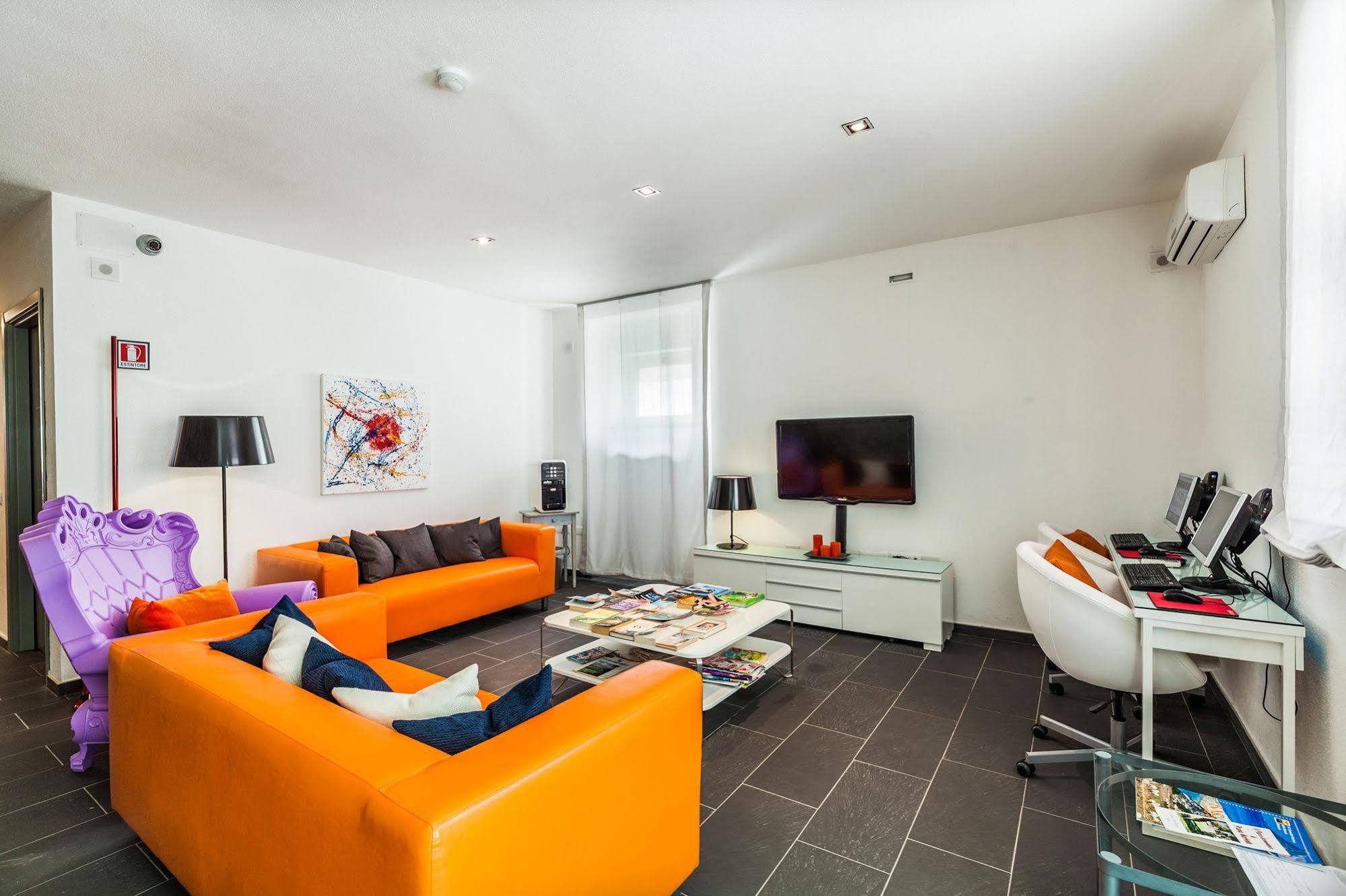 Hotel Residence Hibiscus Ла Калета Екстериор снимка