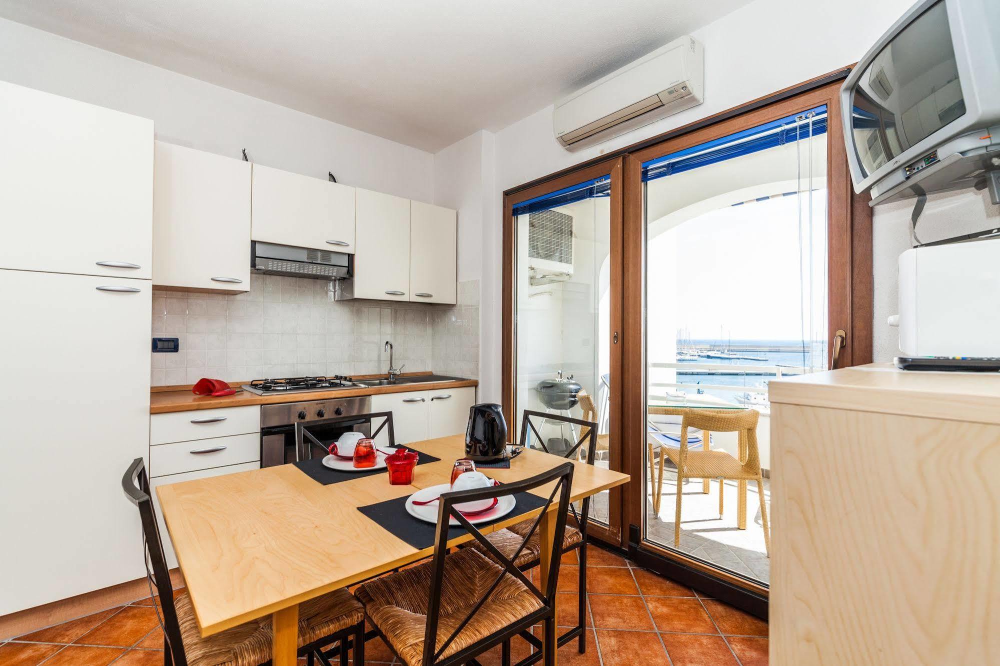 Hotel Residence Hibiscus Ла Калета Екстериор снимка