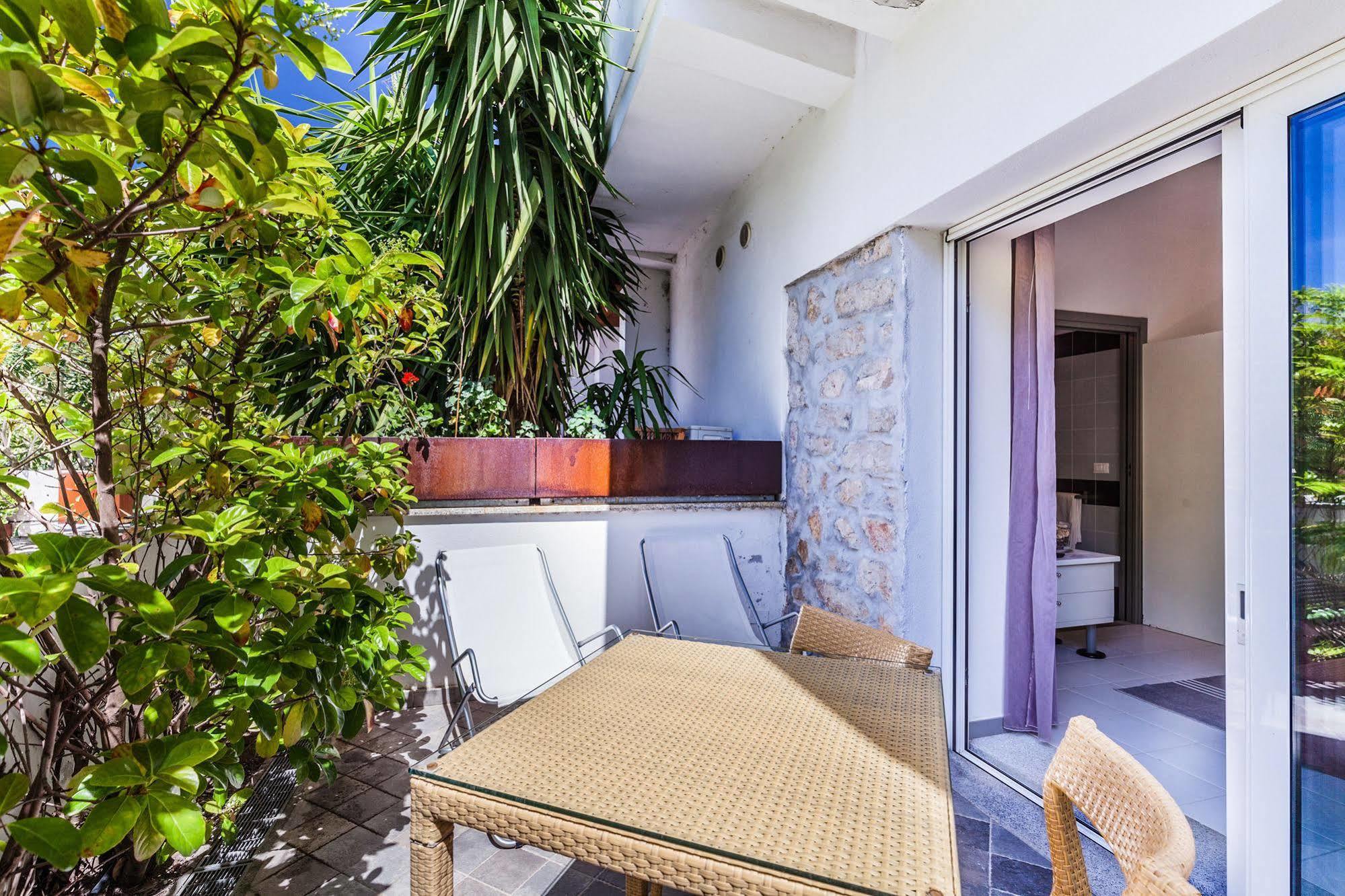 Hotel Residence Hibiscus Ла Калета Екстериор снимка
