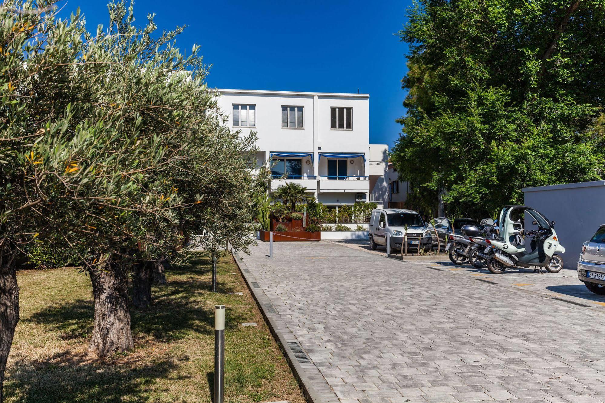 Hotel Residence Hibiscus Ла Калета Екстериор снимка
