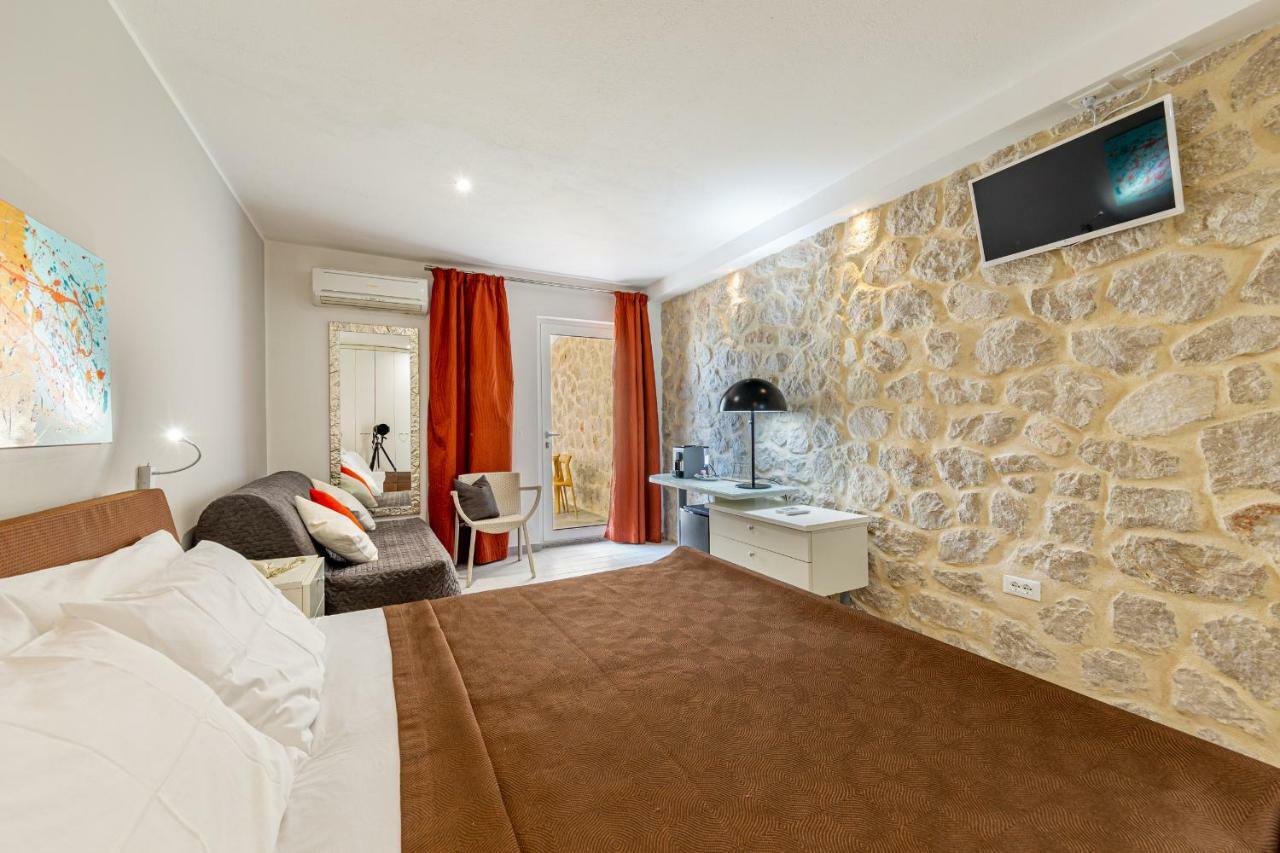 Hotel Residence Hibiscus Ла Калета Екстериор снимка