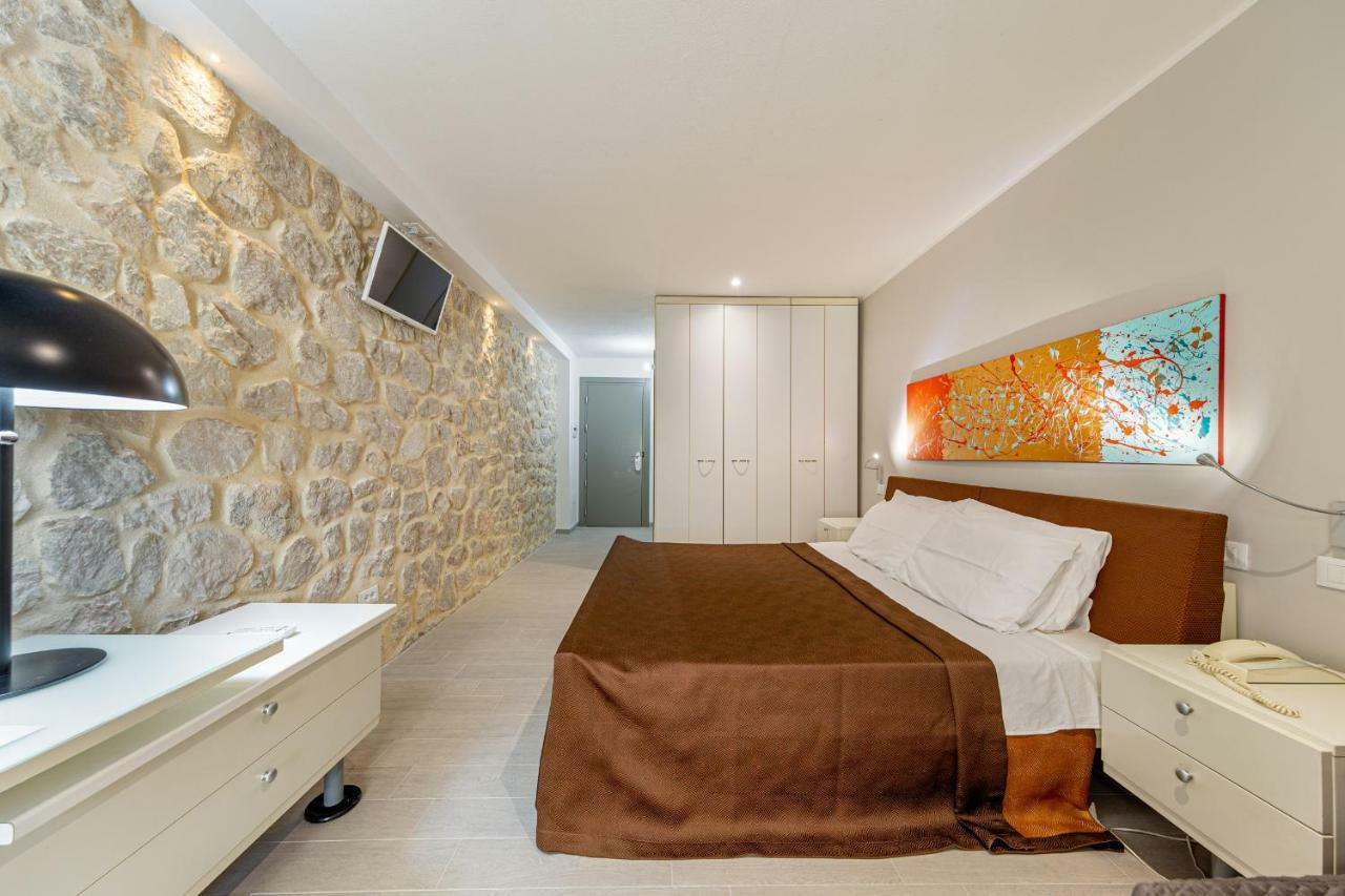 Hotel Residence Hibiscus Ла Калета Екстериор снимка