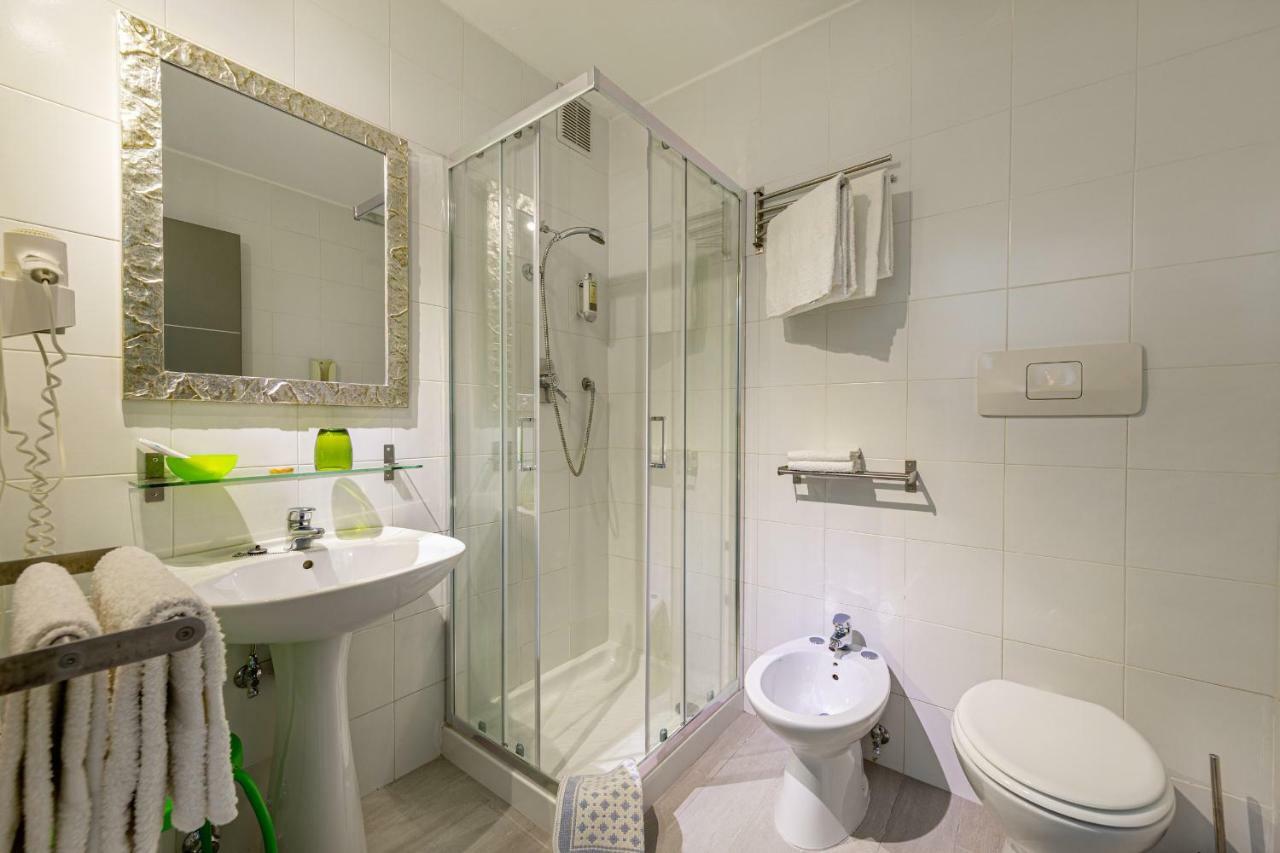Hotel Residence Hibiscus Ла Калета Екстериор снимка